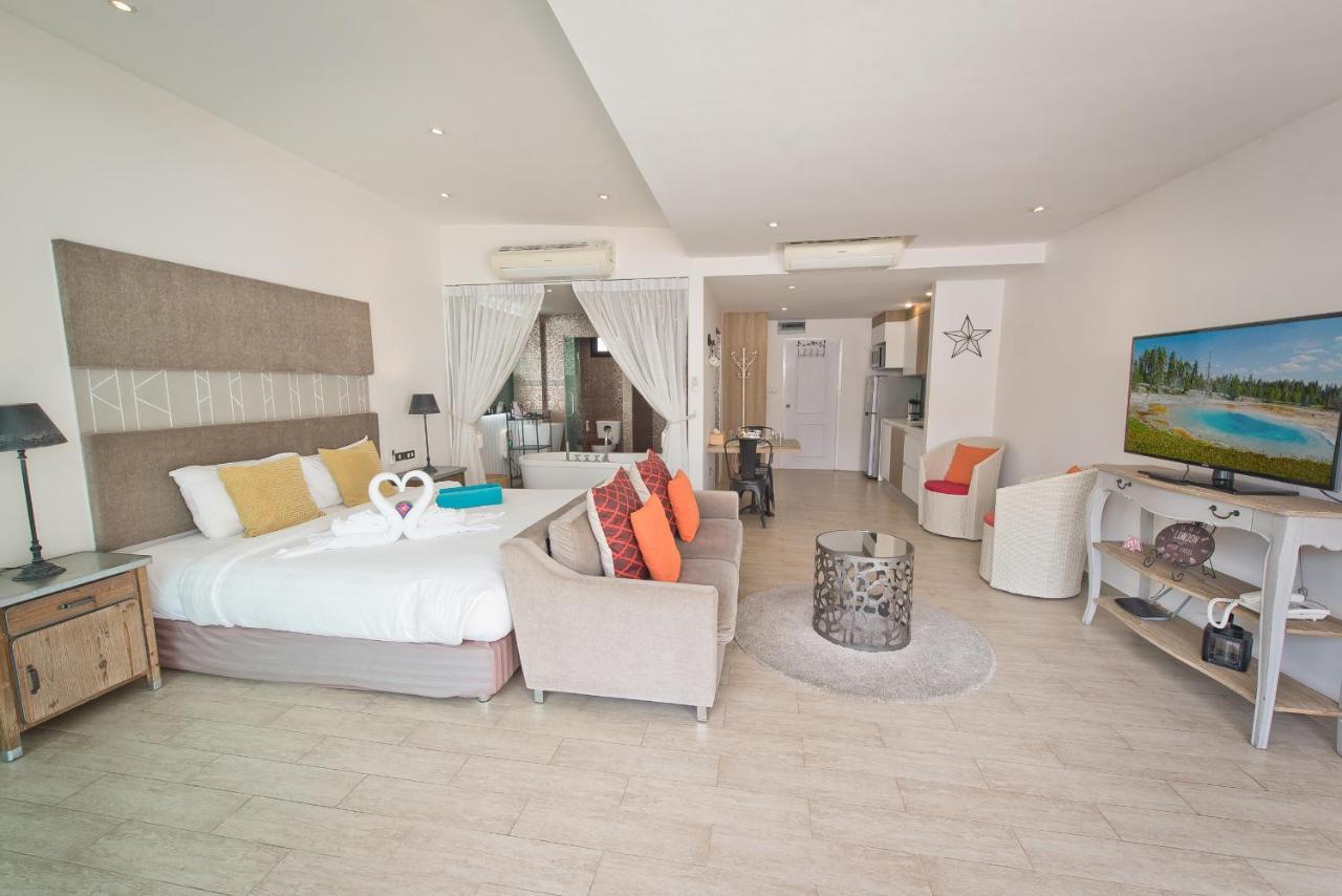 Villa Tropicana Pool