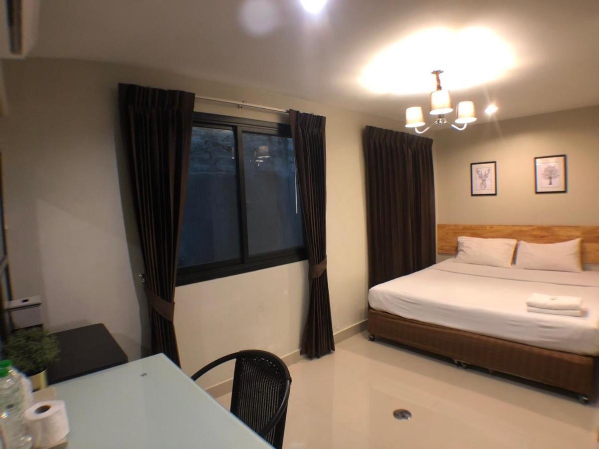 Sumalee Hostel *