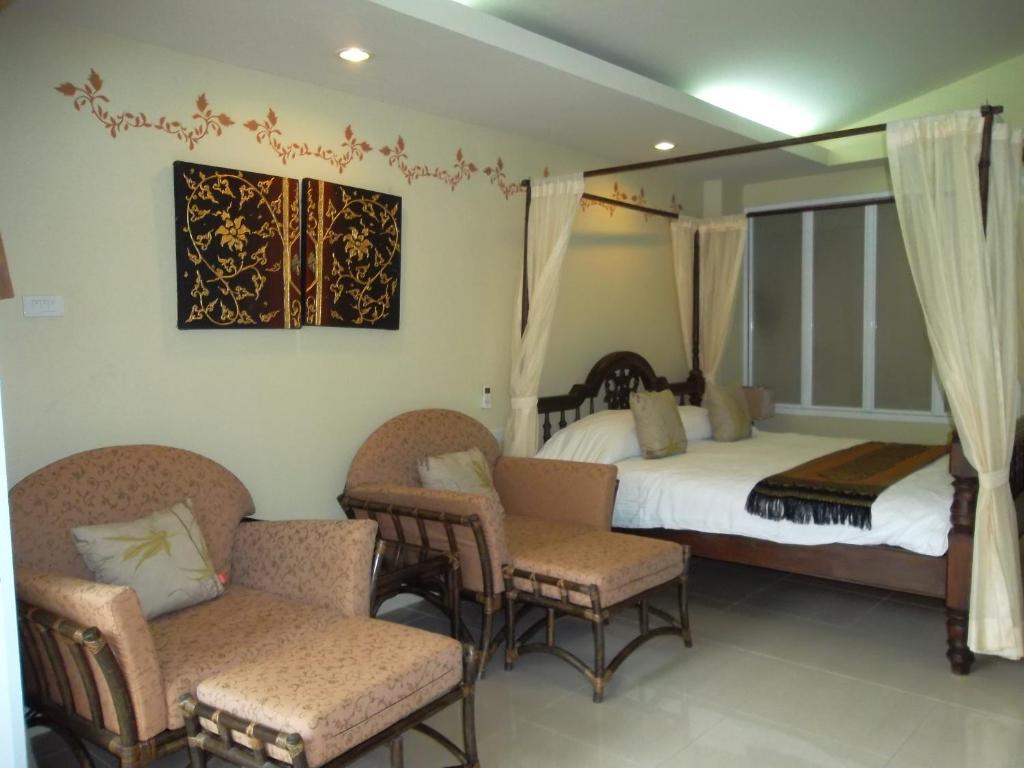 Thongbura Hotel 4*
