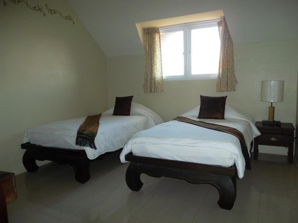 Thongbura Hotel 4*