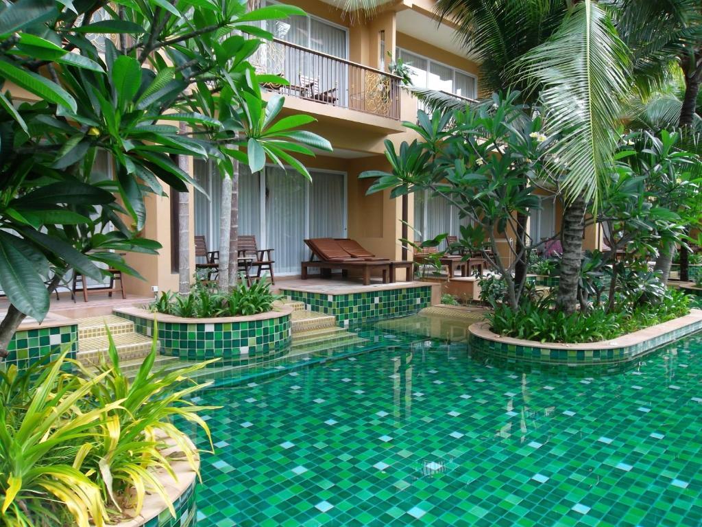 Thongbura Hotel 4*