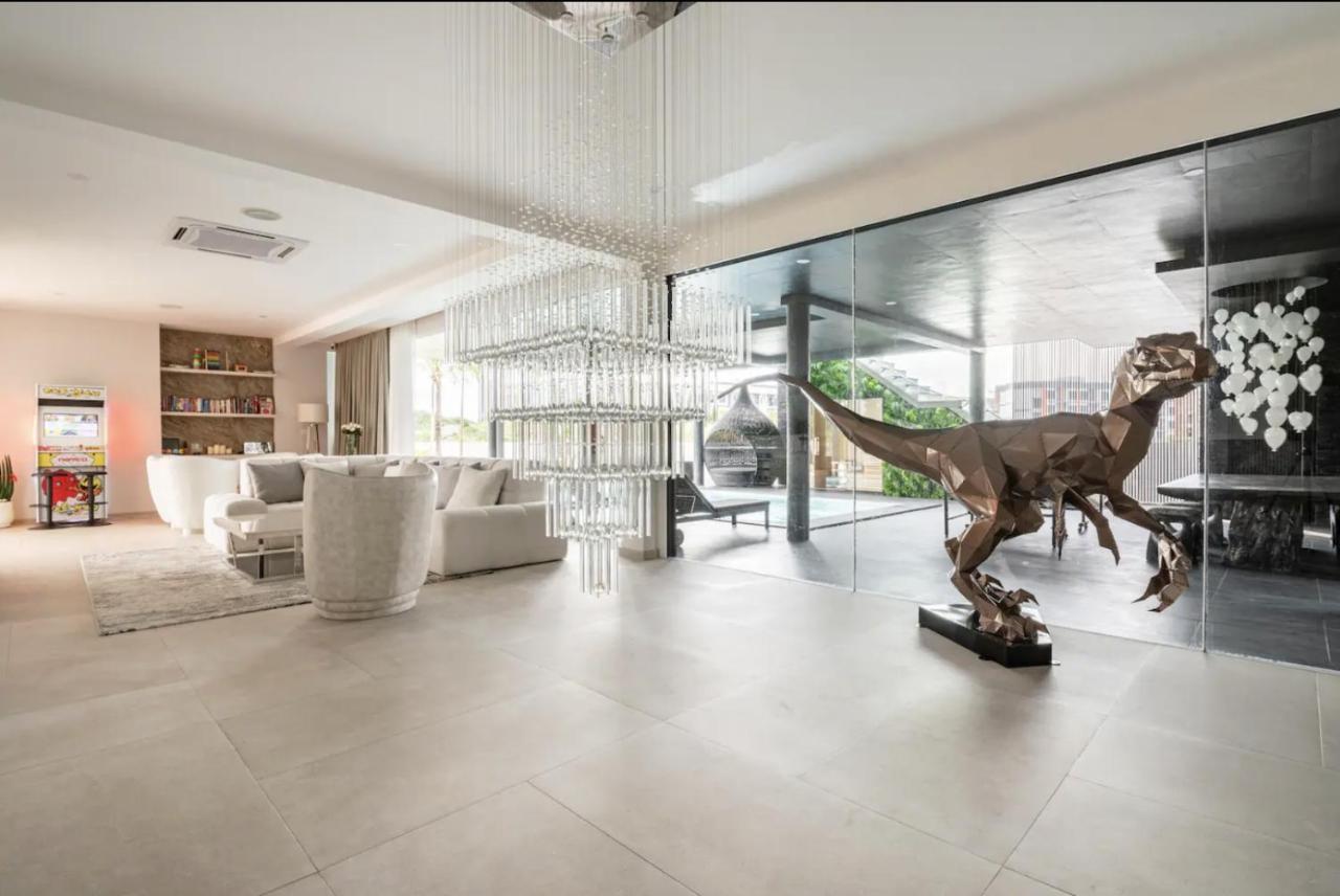Palm - Award Winning Modern Luxury & Exclusive *