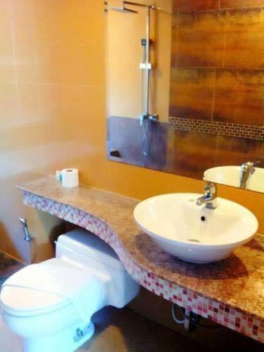 Chaweng Lakeview Condotel