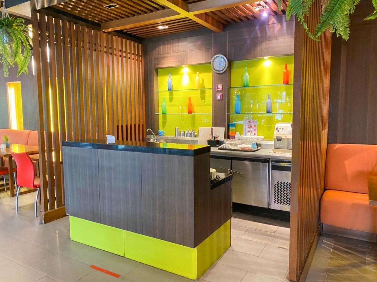 Hotel The Seasons - Sha Certified Pattaya