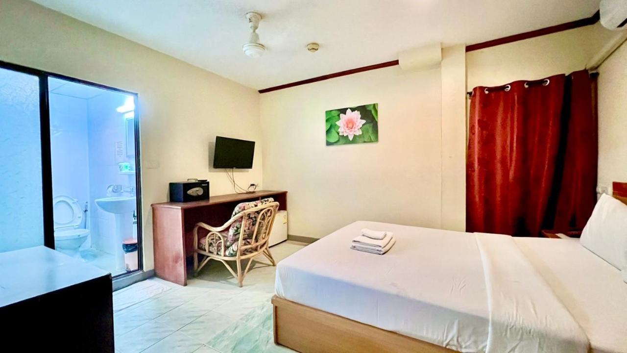 Lewiinski's Guest house *