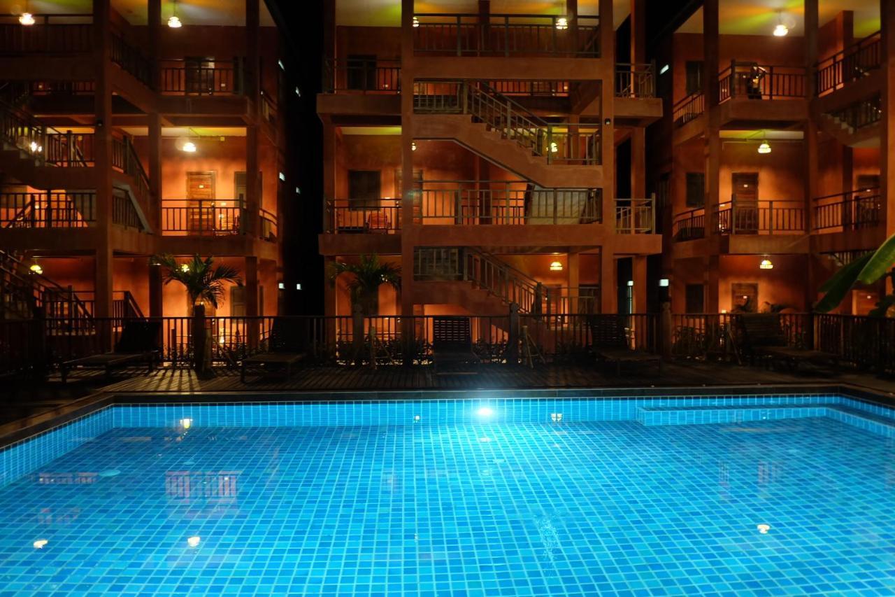 Rainforest Village Resort *