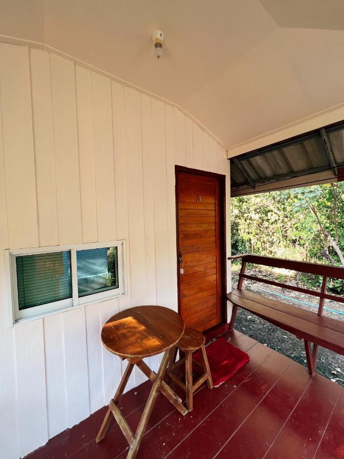 Lonely Groove Resort *
