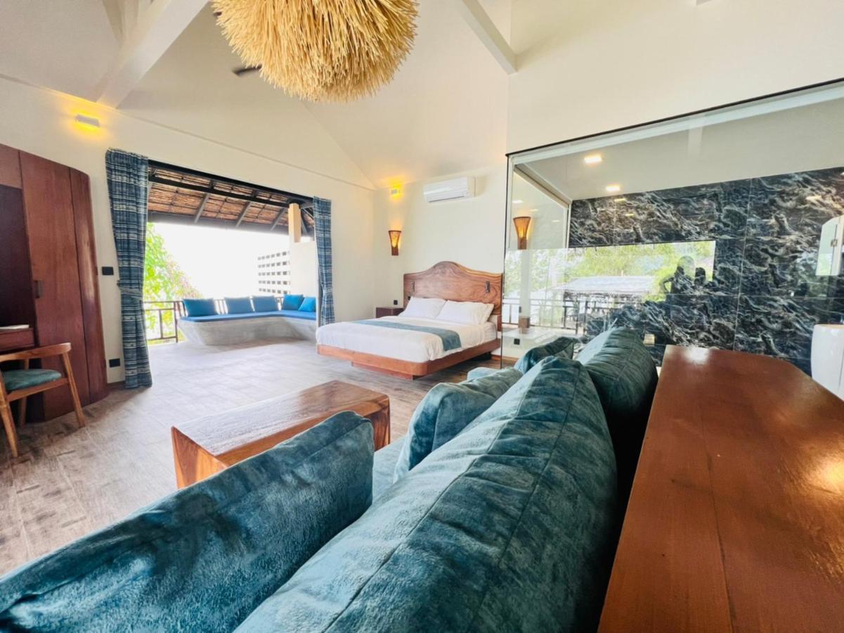 Absolute Beachfront Hotel
