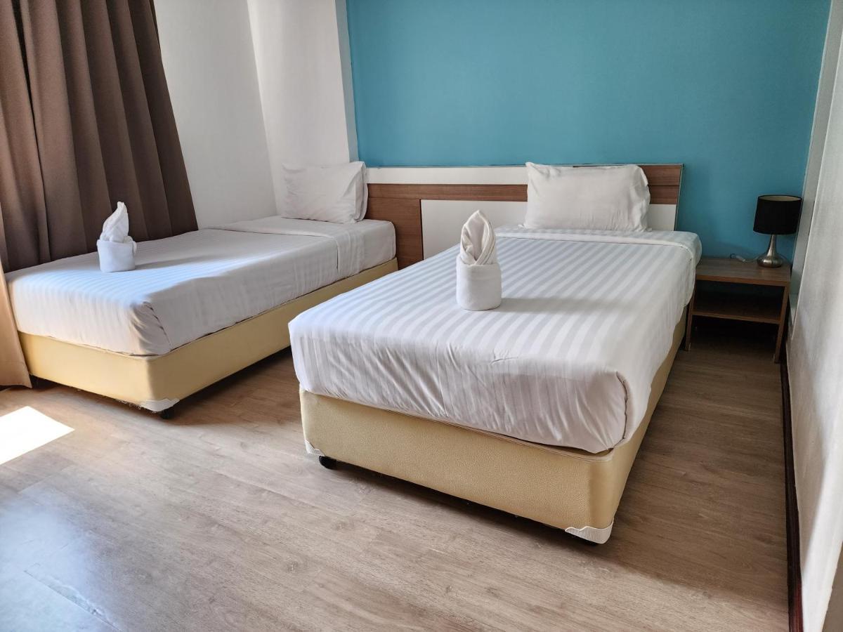 Hotel By Dee At 3*