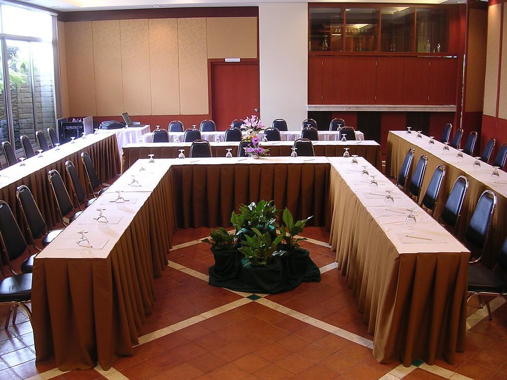 Hatyai Golden Crown Hotel 3*