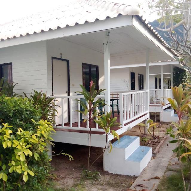 Thong Nai Pan Thong Nai Pan Yai