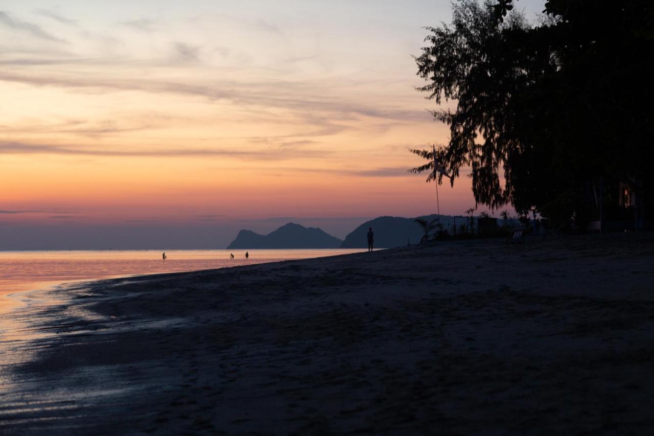 Hotel Tiki Beach Koh Phangan Beach Restaurant Bar And Coworking (Adults Only) 3*