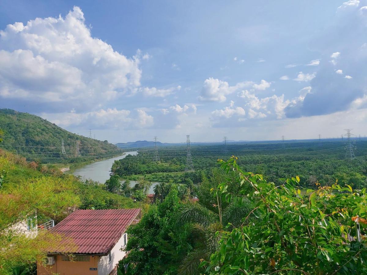 Baan Khao Noi Resort Surat Thani
