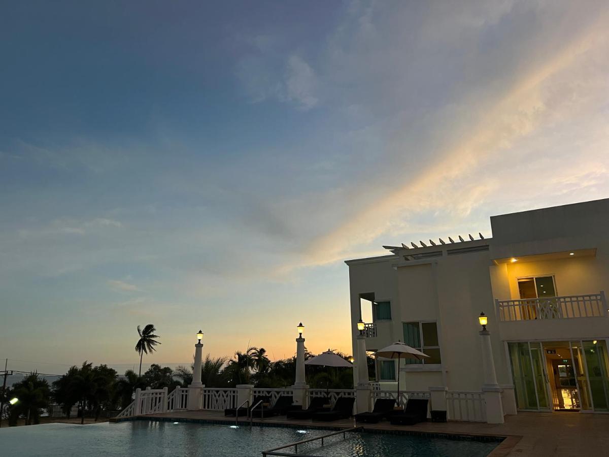 Front Bay Resort Krabi