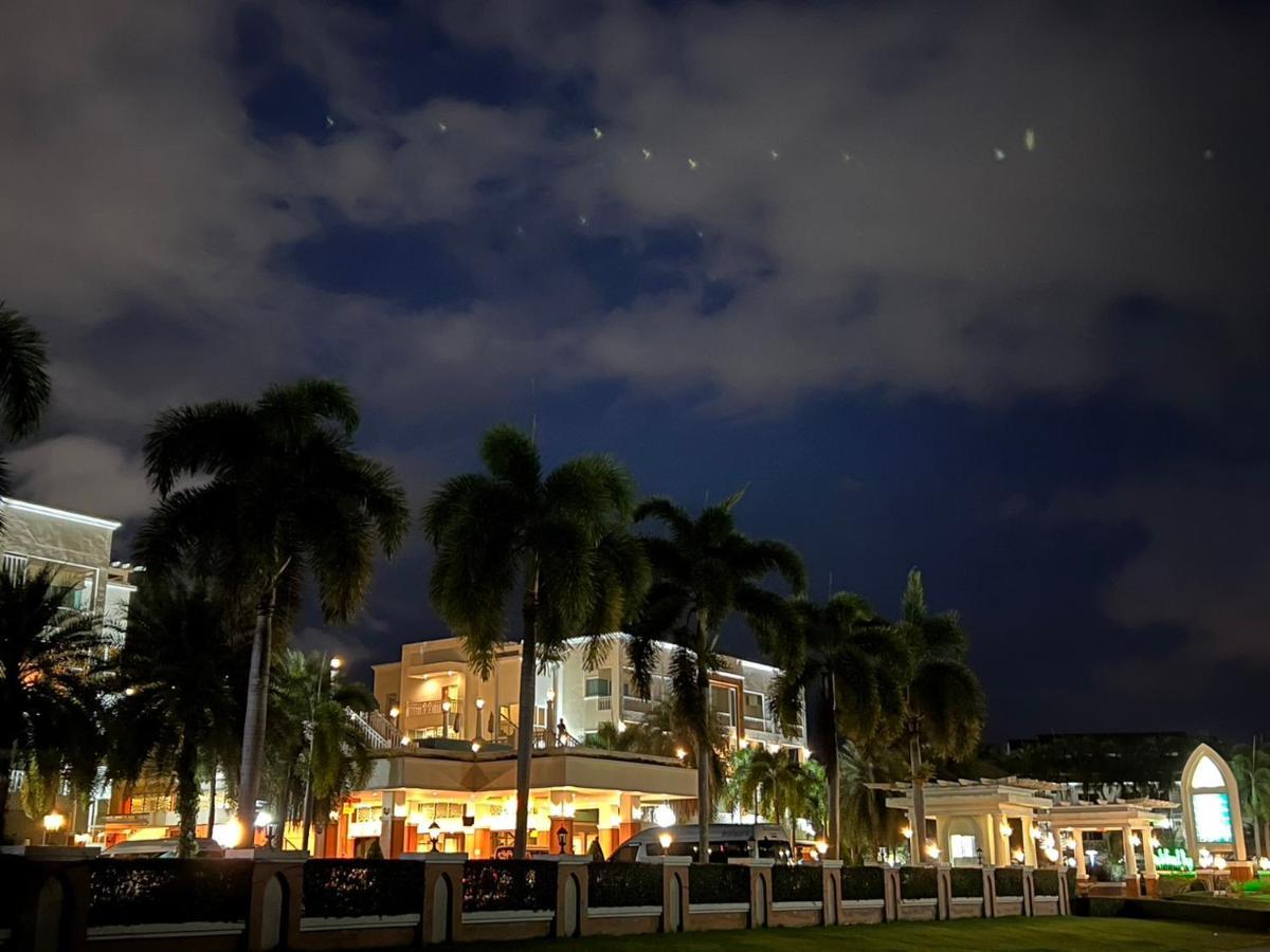 Resort Front Bay