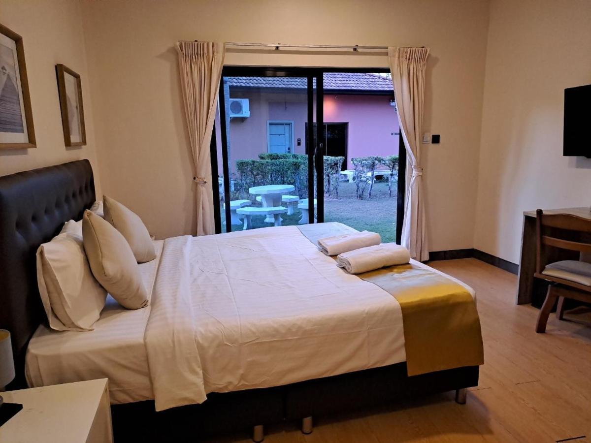 Pm Mabprachan Resort
