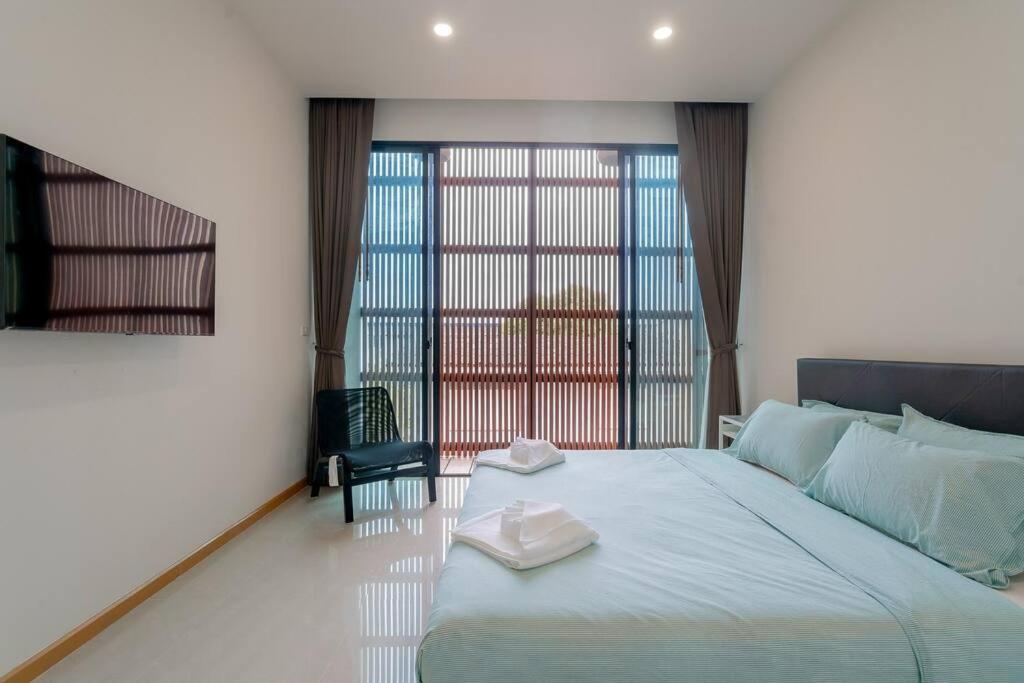 สุขใจพูลวิลลา : ไปรเวทวิลลาวิวทะเลกลางเมือง Villa Hua Hin