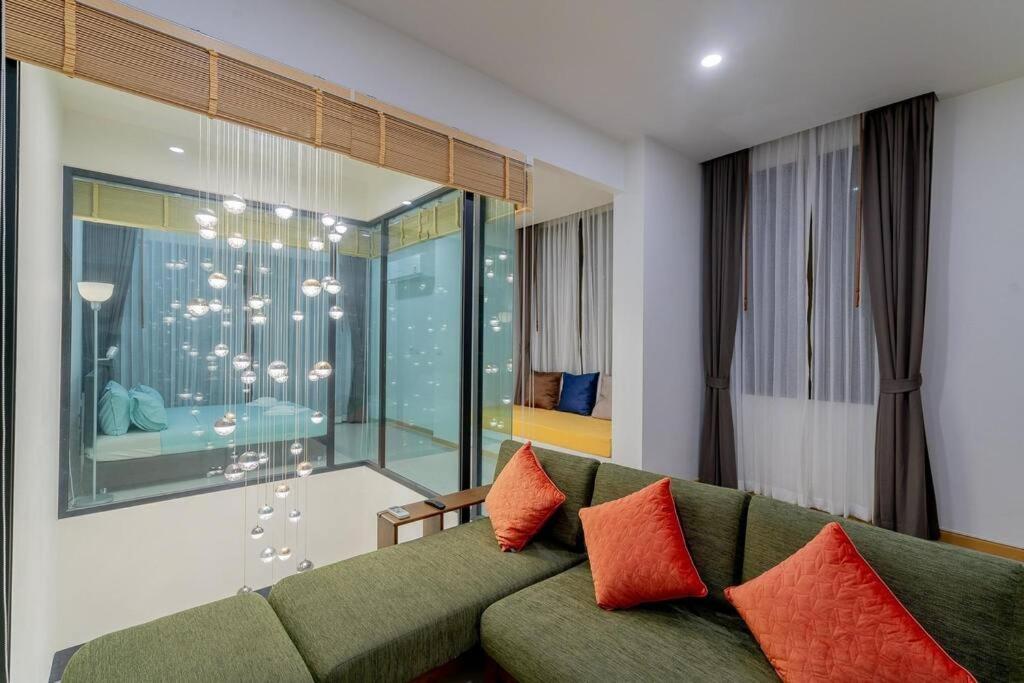 Villa สุขใจพูลวิลลา : ไปรเวทวิลลาวิวทะเลกลางเมือง Hua Hin