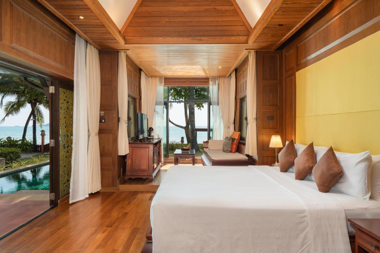 Resort Paradise & 4*