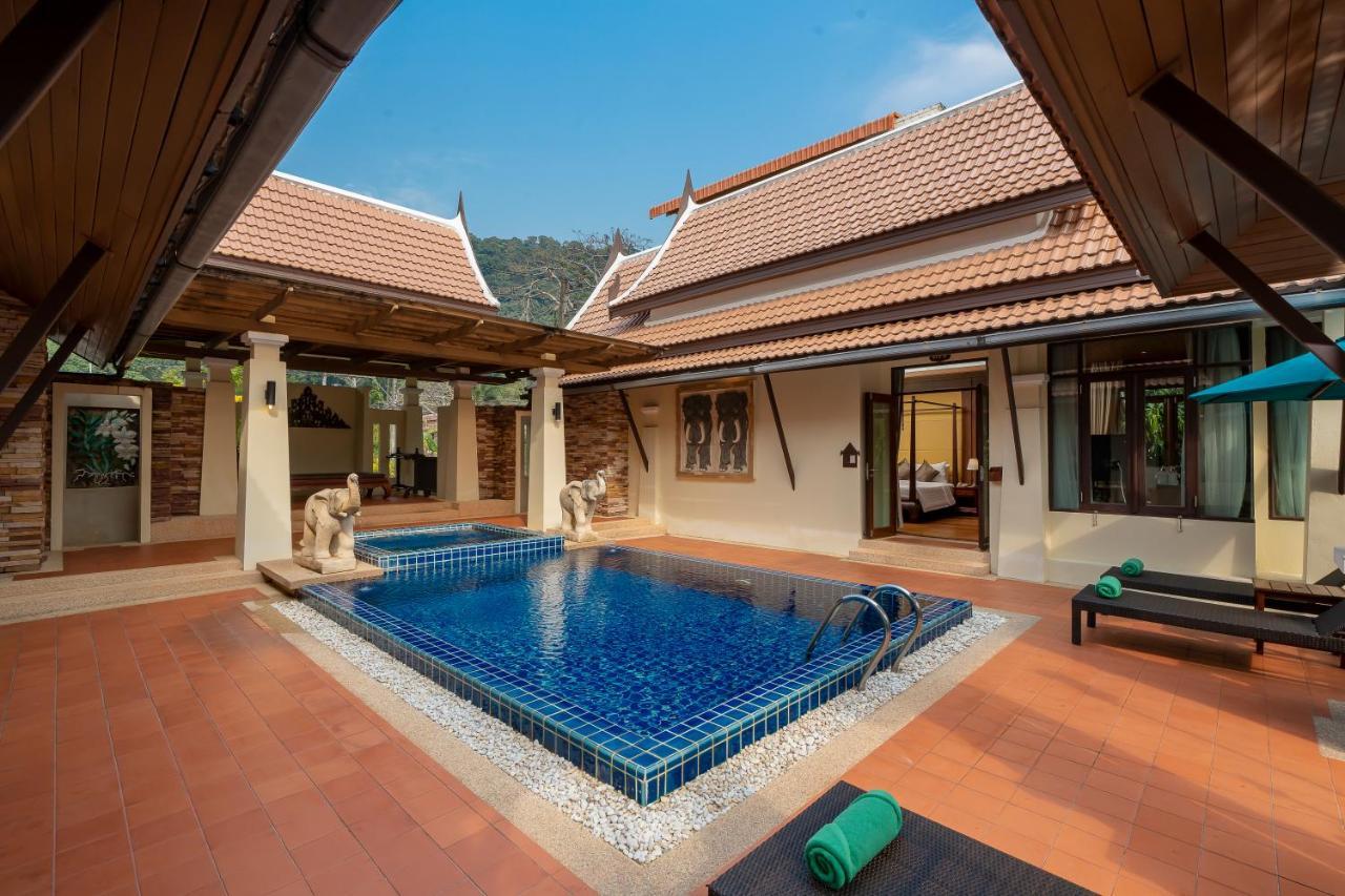 Resort Paradise &