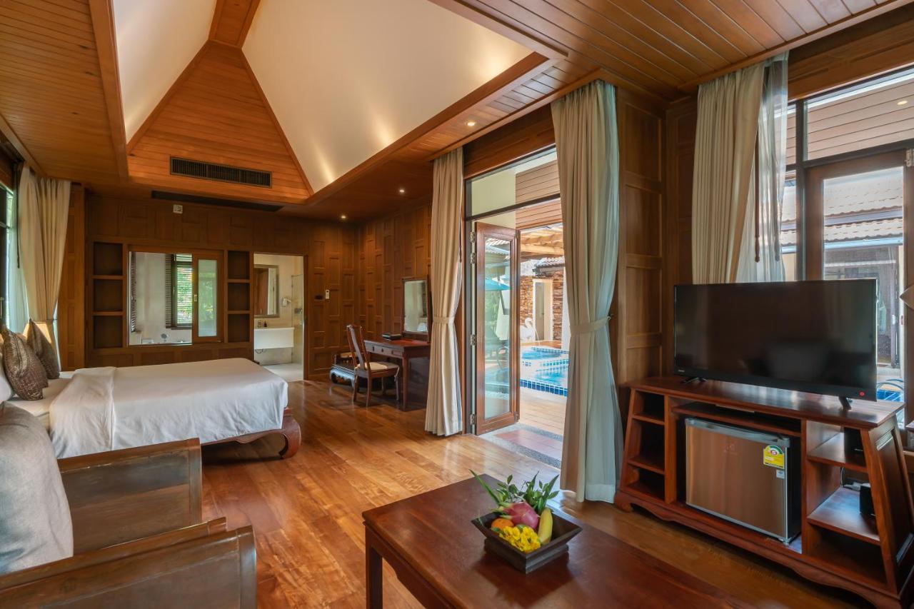 Resort Paradise & 4*