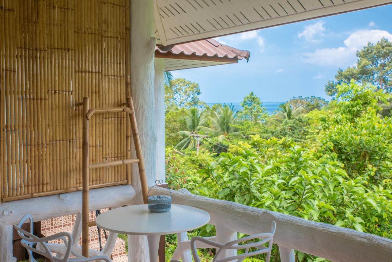 Kalani Bungalows, Resort