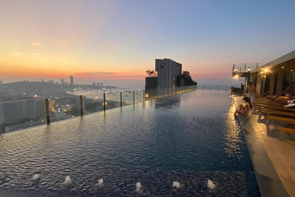 The Base 2bed King&queen On Sky Apartamento Pattaya
