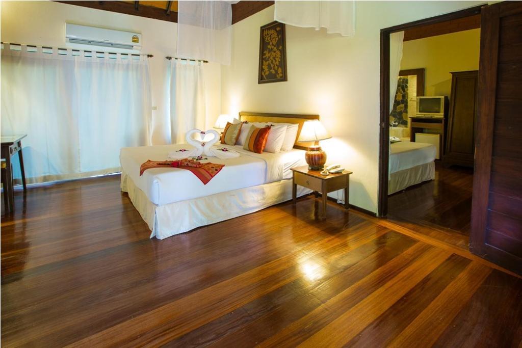 Golden Pine And 4* Chiang Rai