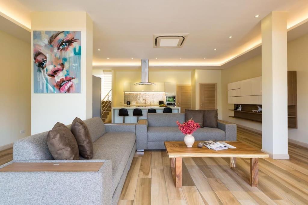 5-bdr Luxury At A With Club And Concierge Service