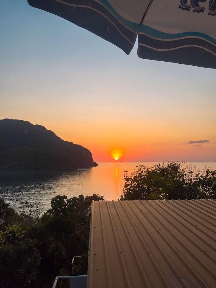Sea Sky Phi Phi Don