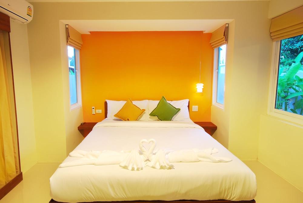 The Living Pool 3*