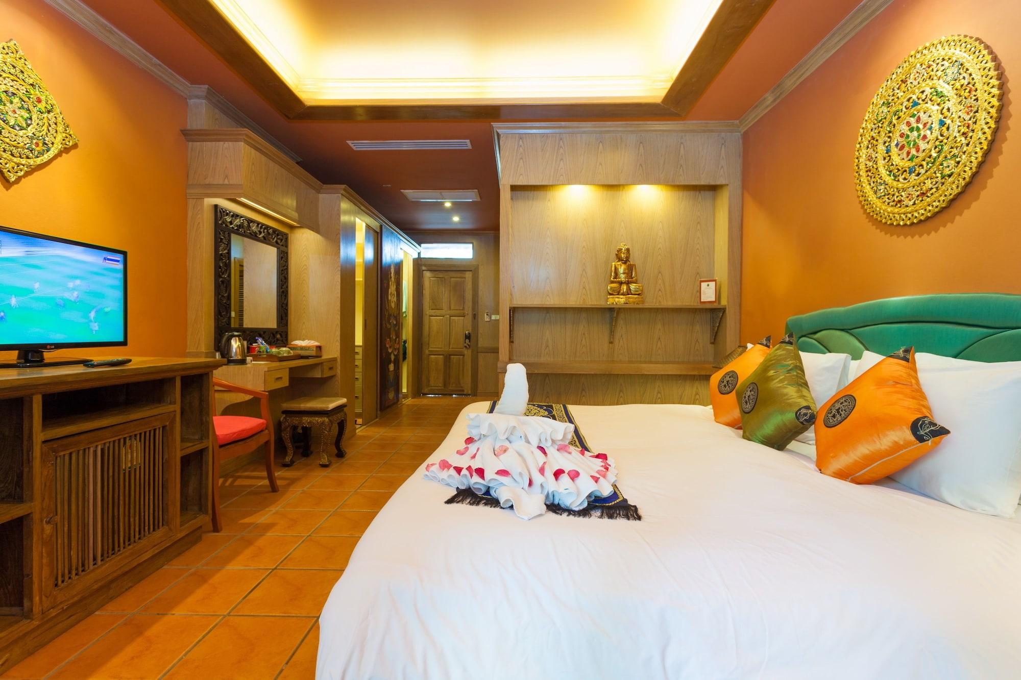 Hotel Royal Phawadee Village - 2 Minutes Walk To The