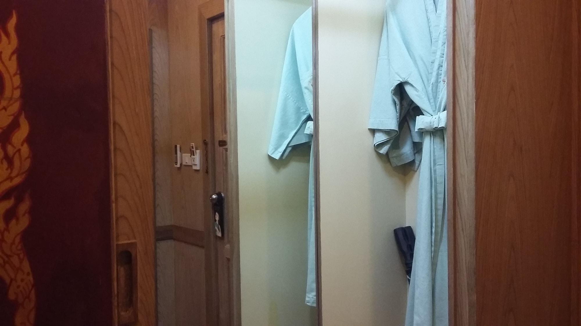 Royal Phawadee Village - 2 Minutes Walk To The Hotel Patong