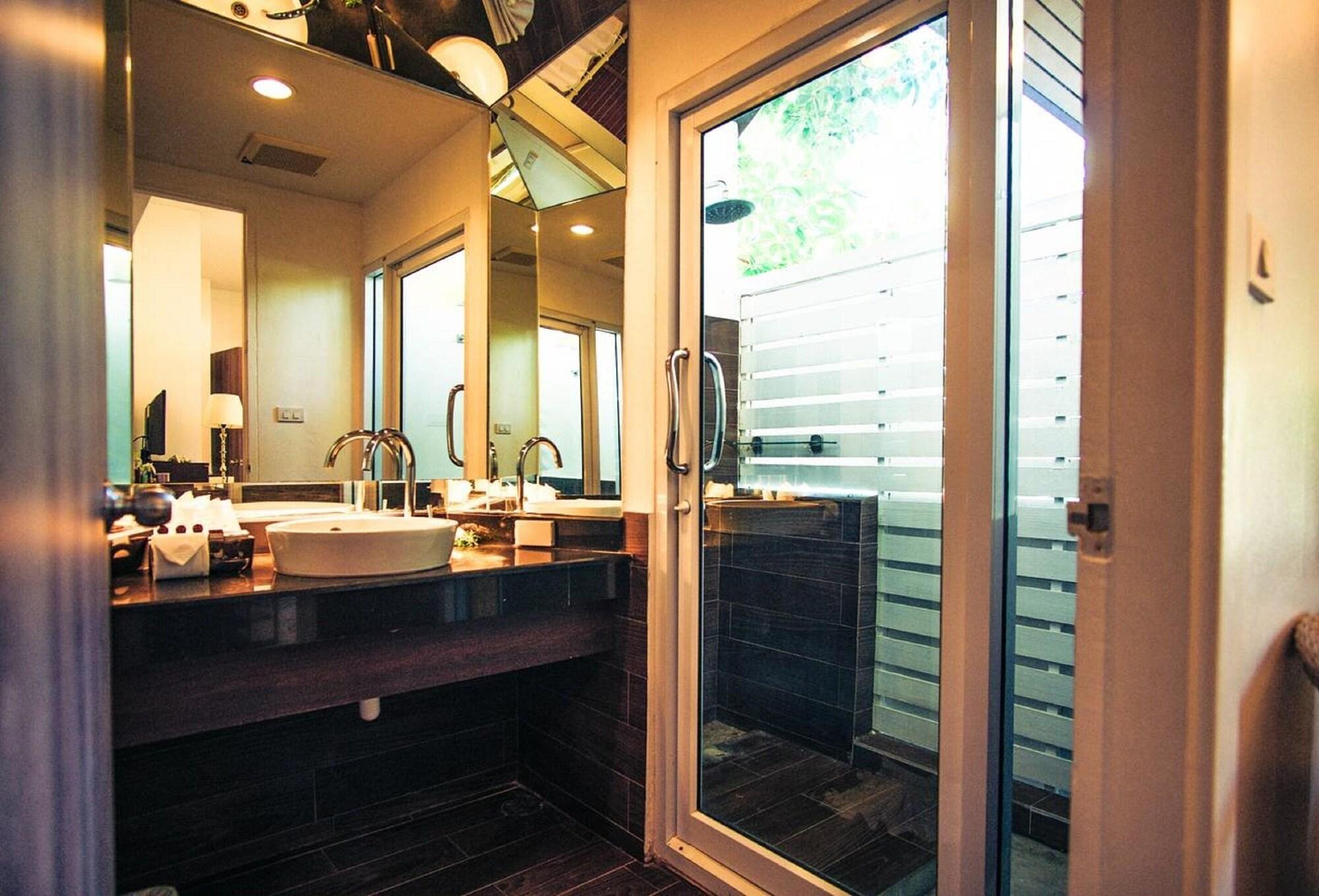 Al's Laemson Resort 4*