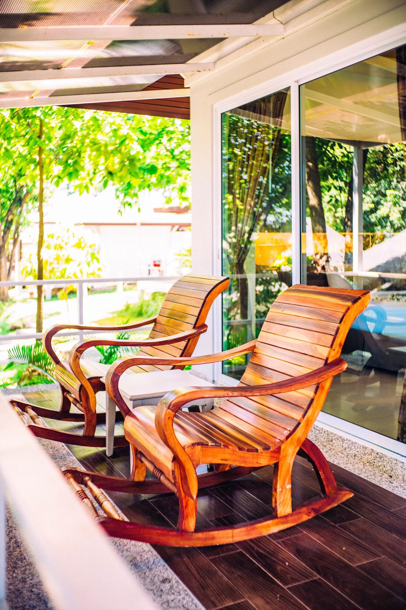 Al's Laemson Resort