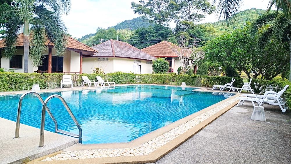 Resort La Samui 3*