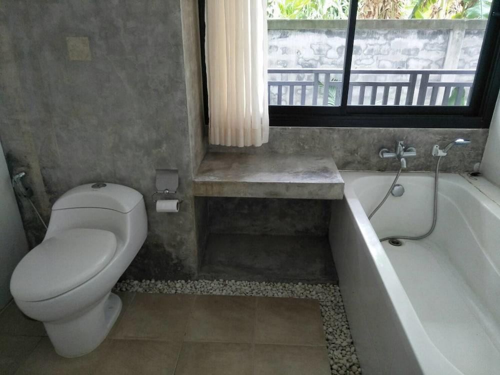 Holiday Park Hotel 3*