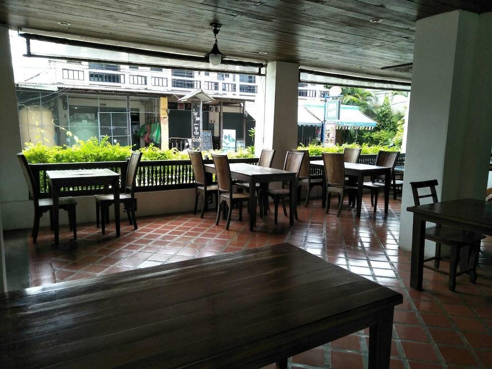 Holiday Park Hotel 3*