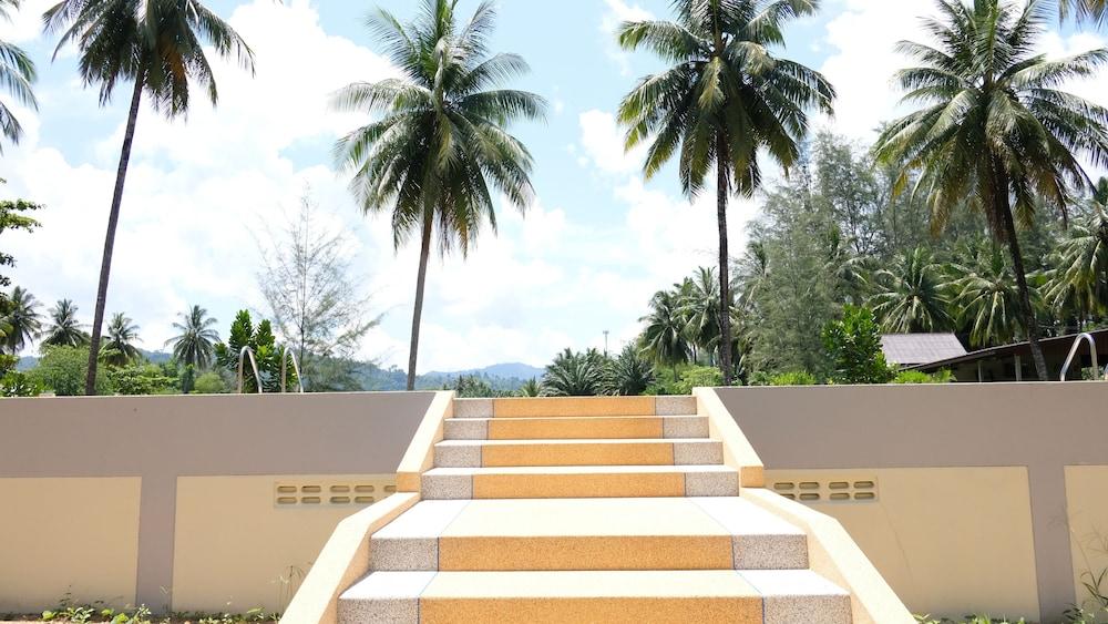 Resort Golden Coconut