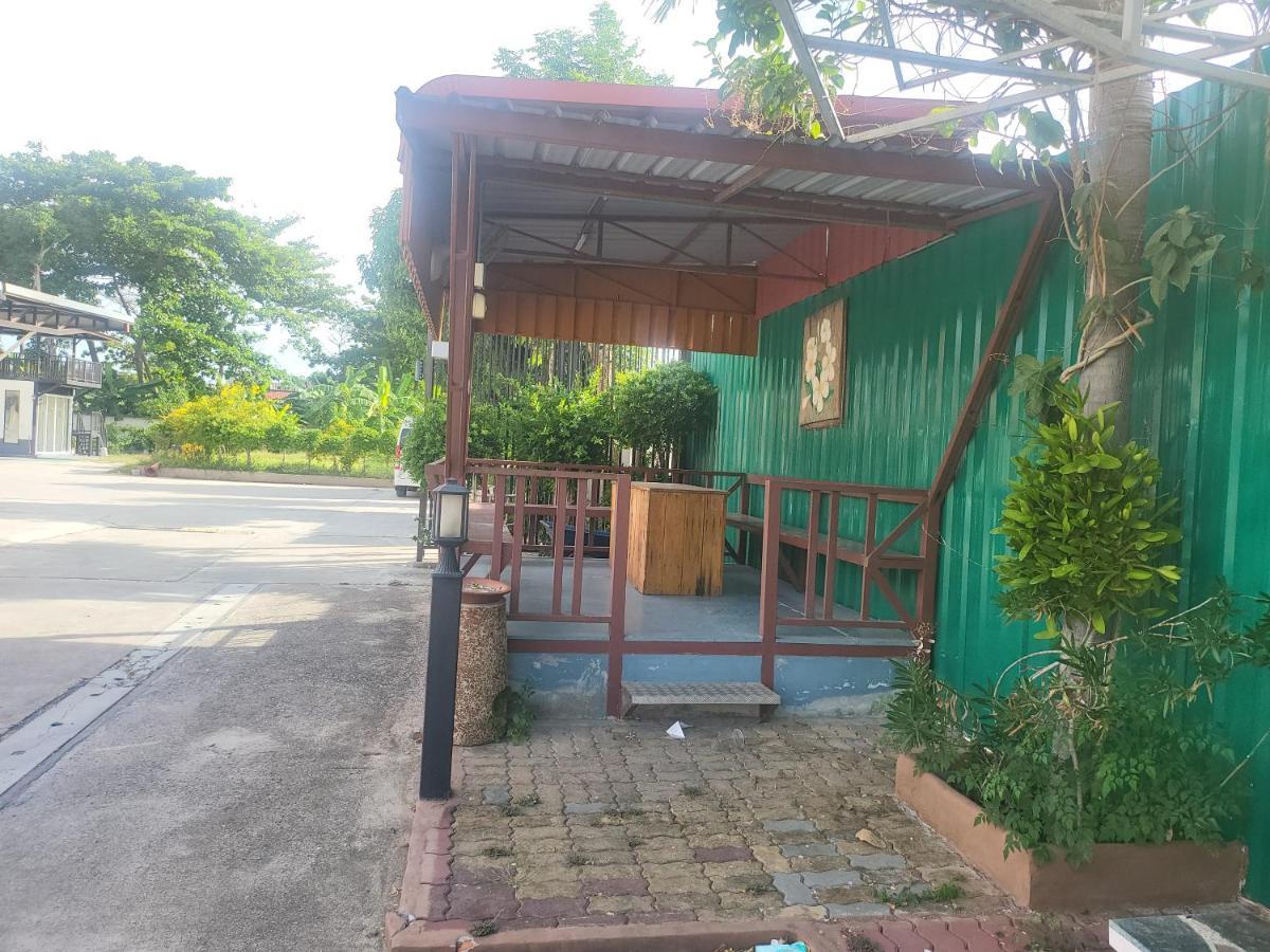 Hotel Ekaluk Place Inn 4*