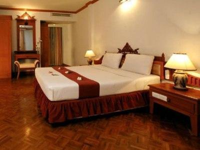 Drop In And Hotel 3*