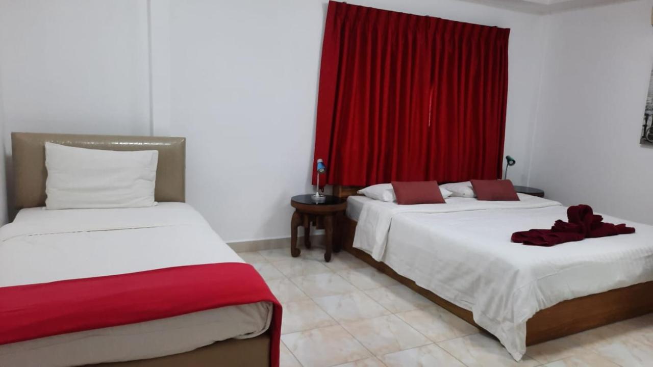 Happy Hotel 3*
