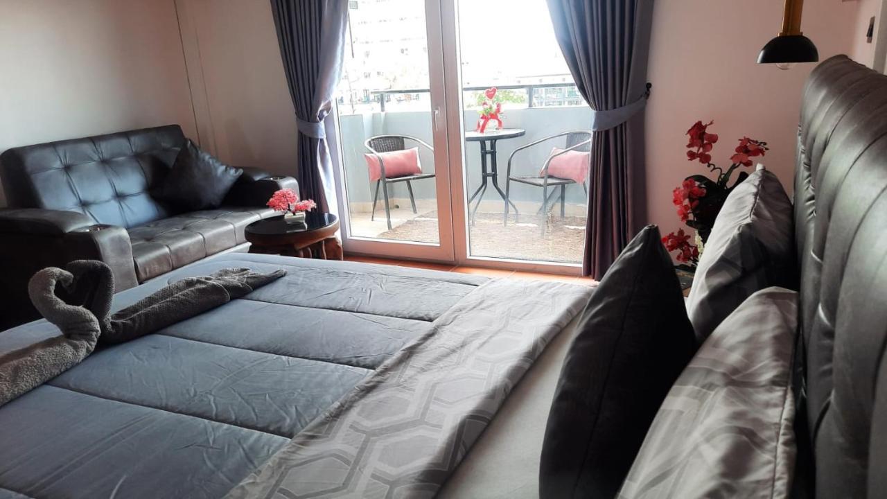 Happy Hotel 3*