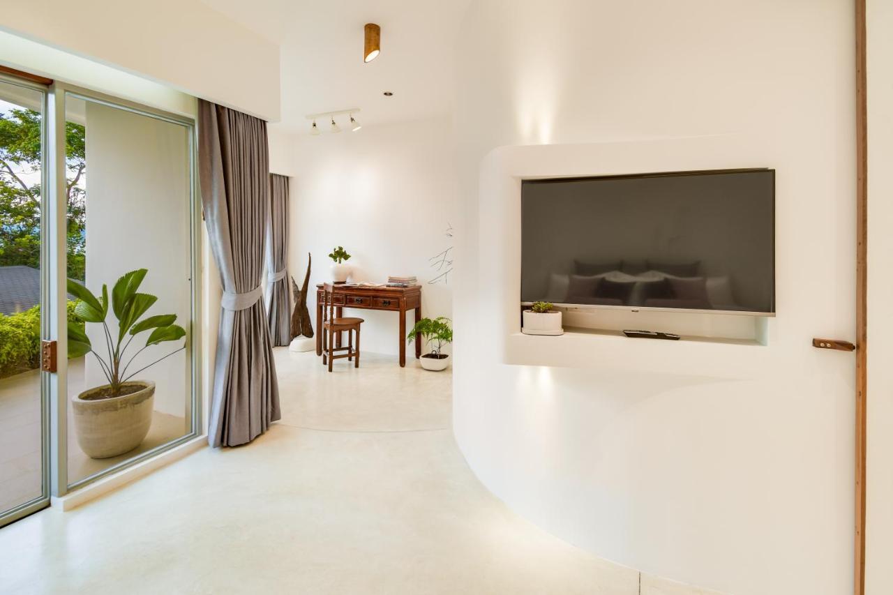 Ampersand Resort