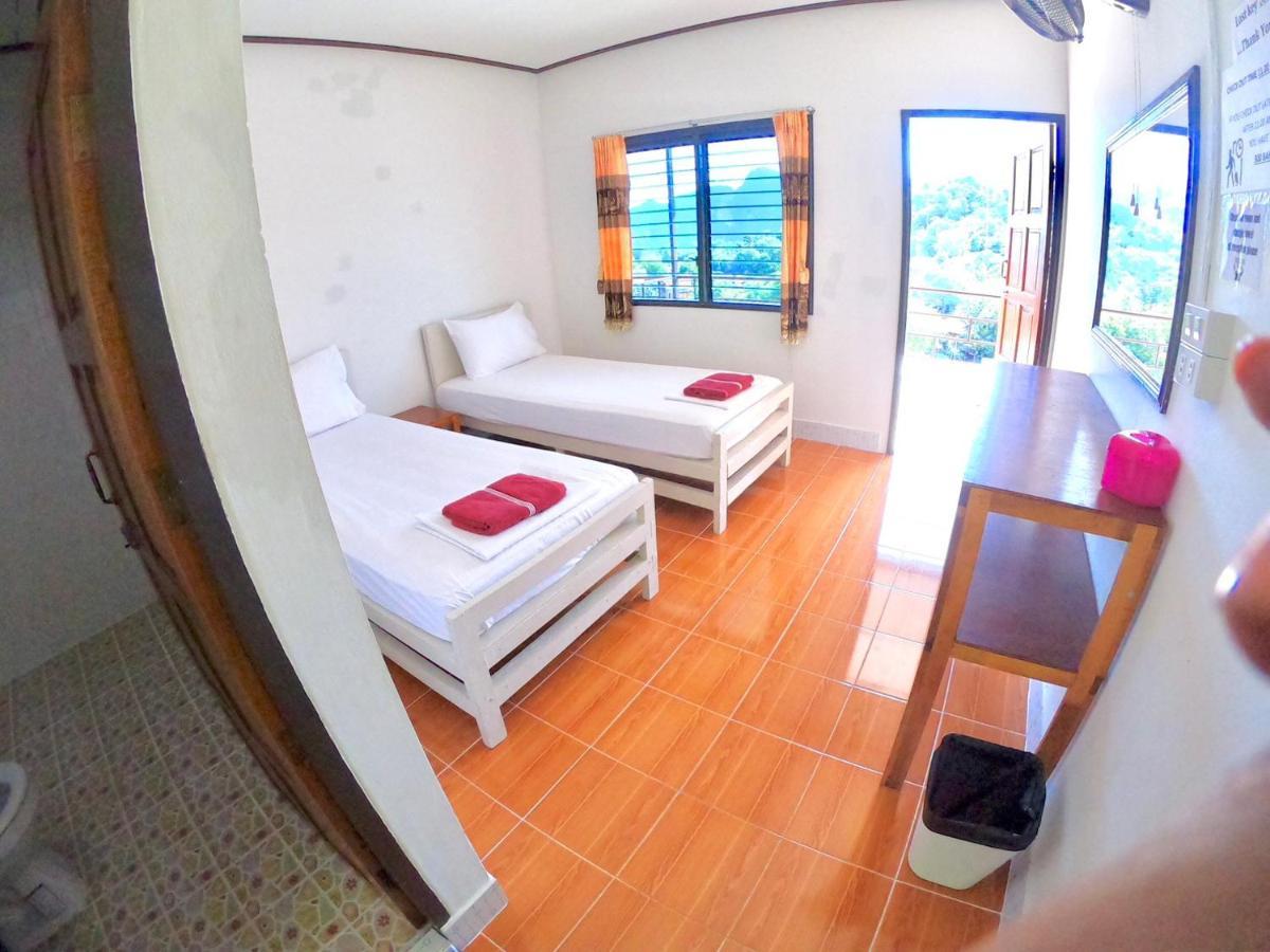 Jr Gym & Hotel