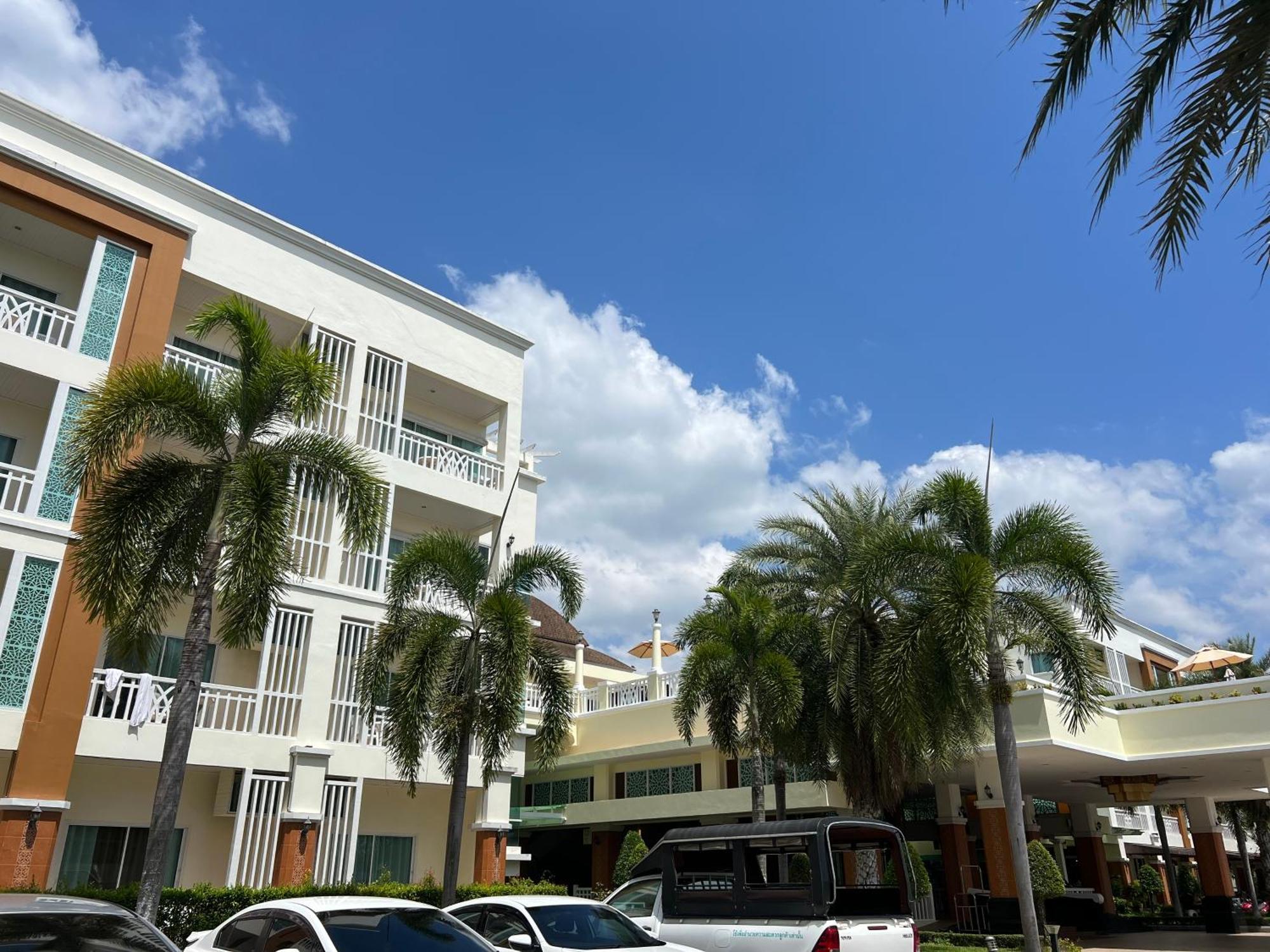 Front Bay Resort 4*