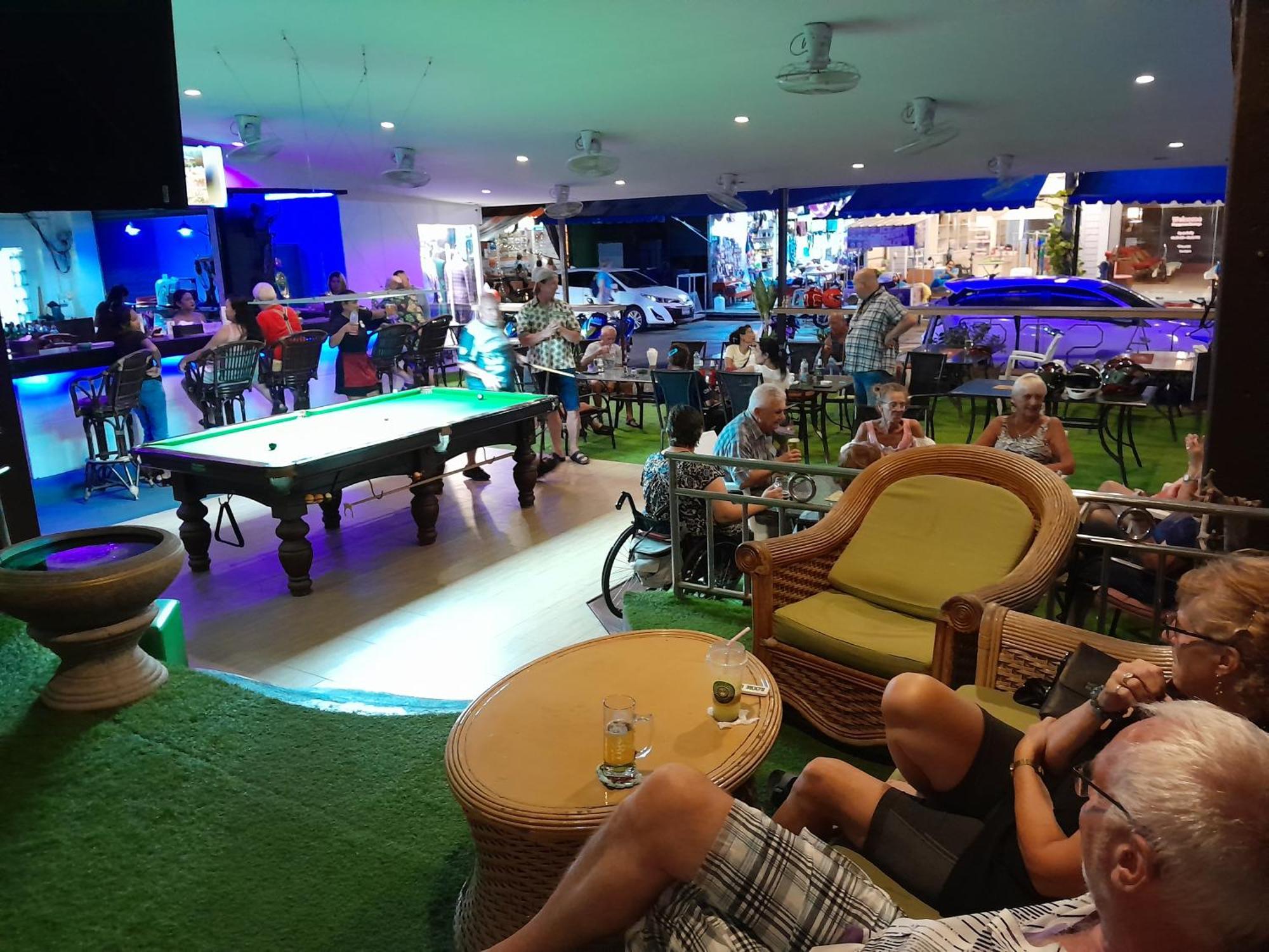 Oasis & Bar Albergue *