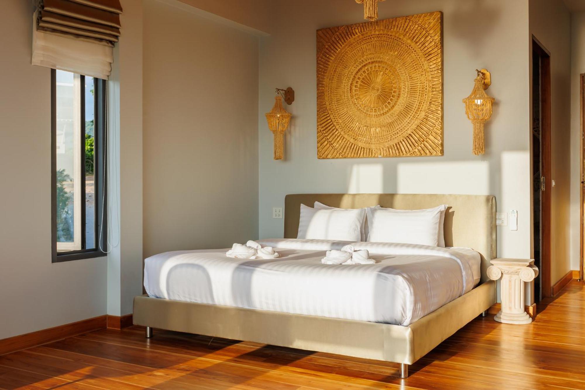 Villa 5br Luxury Prime Location *