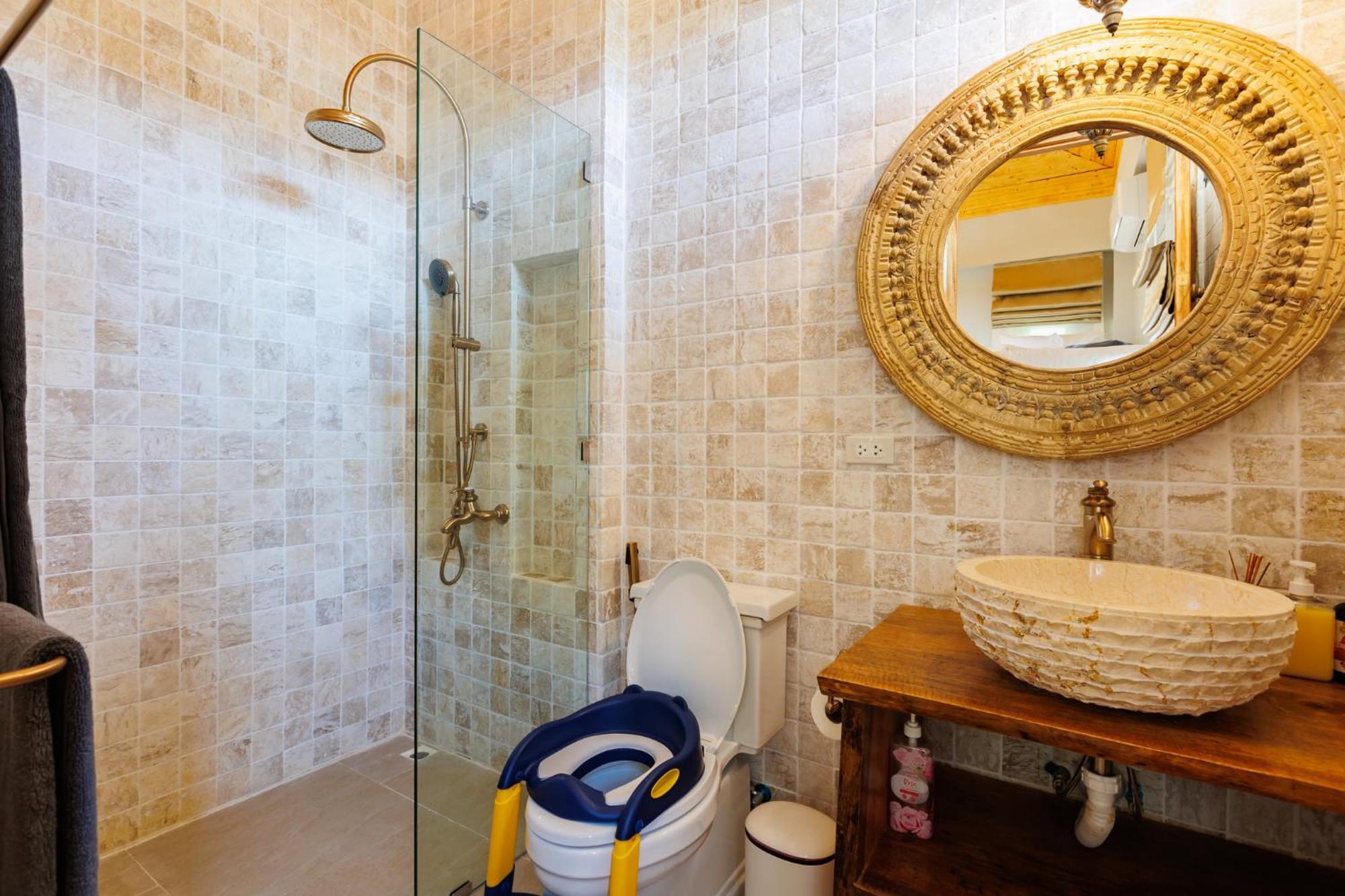 Villa 5br Luxury Prime Location *