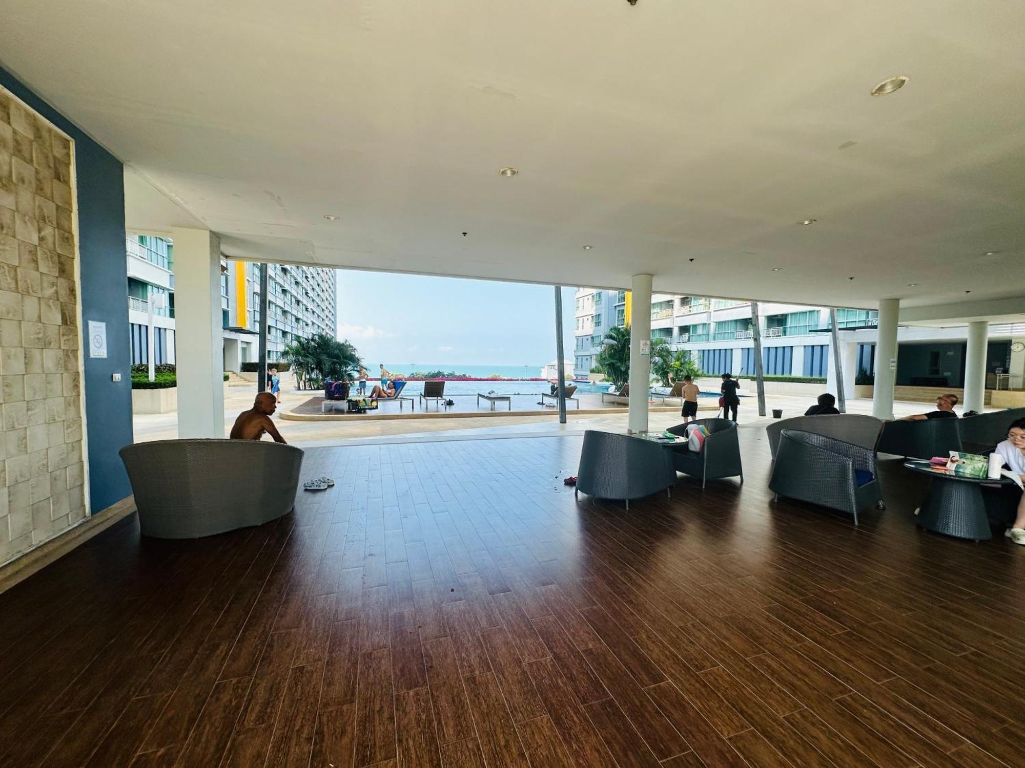 Seaview Lumpini-pool And Gym Face To Ocean Praia de Jomtien